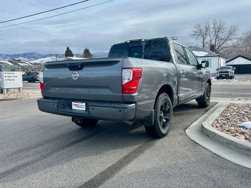 Used 2019 Nissan Titan SV w/ SV Convenience Package image 4