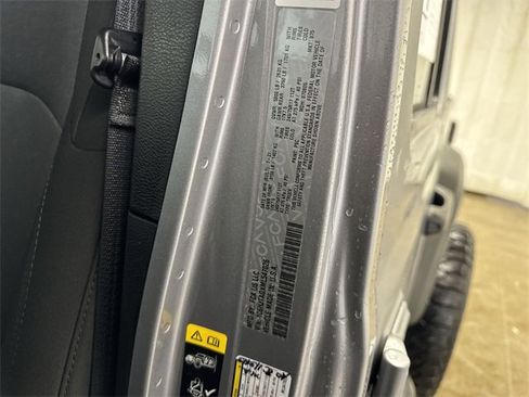 Used 2021 Jeep Gladiator Sport image 27