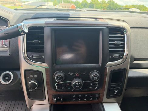 Used 2018 RAM 3500 Laramie w/ Convenience Group AWD/4WD image 10