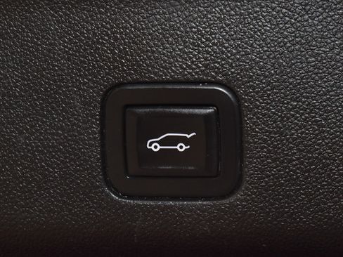 Used 2024 GMC Yukon SLT w/ SLT Premium Package AWD/4WD image 14