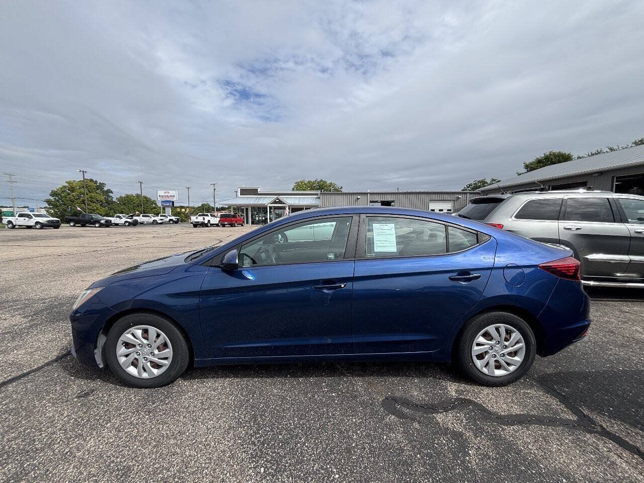 Used 2019 Hyundai Elantra SE FWD image 1