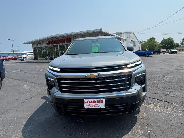 Used 2026 Chevrolet Traverse High Country w/ LPO, Floor Liner Package AWD/4WD image 2