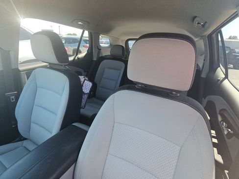 Used 2024 GMC Terrain SLE w/ Driver Convenience Package FWD image 3