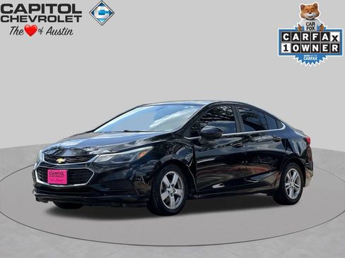 Used 2018 Chevrolet Cruze LT FWD image 1