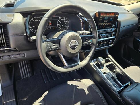 Used 2024 Nissan Pathfinder SV FWD image 18