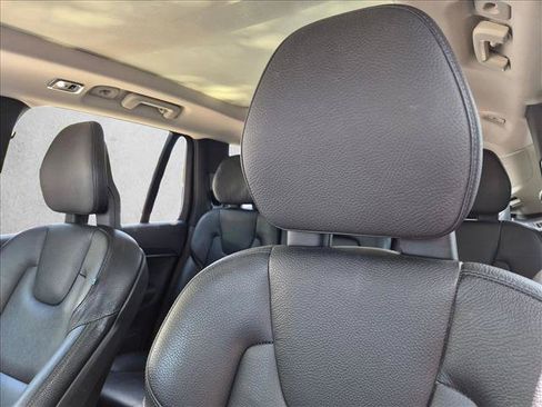 Used 2020 Volvo XC90 T5 Momentum w/ Protection Package Premier FWD image 5