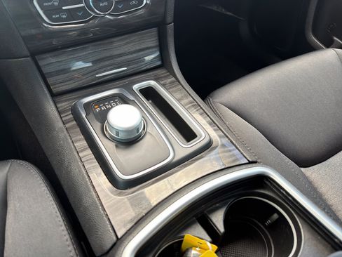 Used 2022 Chrysler 300 Touring w/ Sport Appearance Package RWD image 20