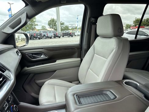 Used 2024 Chevrolet Tahoe Z71 w/ Luxury Package AWD/4WD image 15