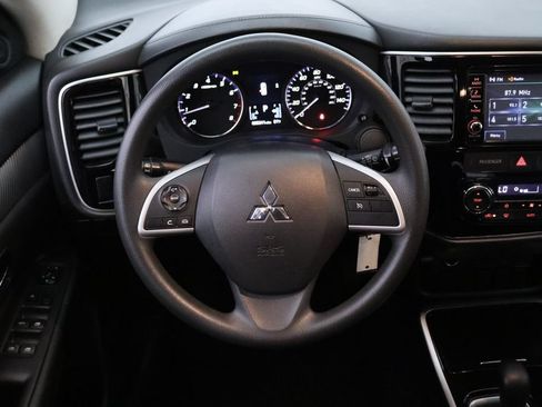 Used 2018 Mitsubishi Outlander ES FWD image 21