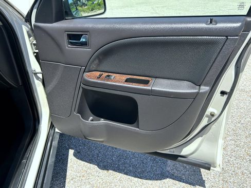 Used 2008 Ford Taurus Limited FWD image 16