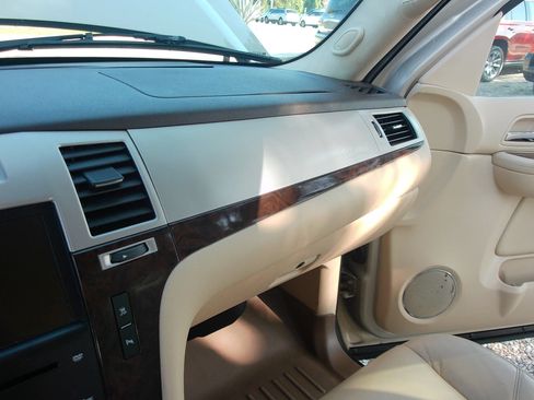 Used 2008 Cadillac Escalade 2WD image 17