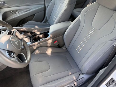 Used 2025 Hyundai Elantra SEL FWD image 38
