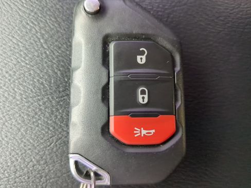 Used 2018 Jeep Wrangler Unlimited Sahara image 29