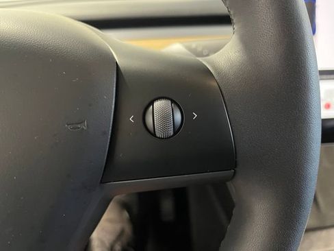Used 2024 Tesla Model Y Long Range AWD/4WD image 26