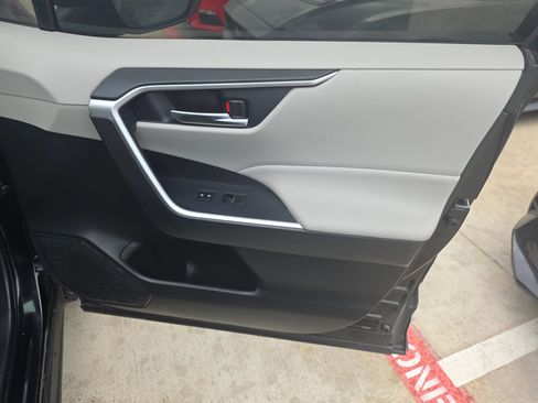 Used 2021 Toyota RAV4 XLE Premium FWD image 27