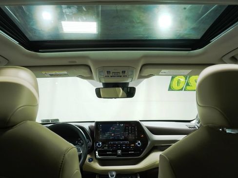 Used 2020 Toyota Highlander Limited AWD/4WD image 24