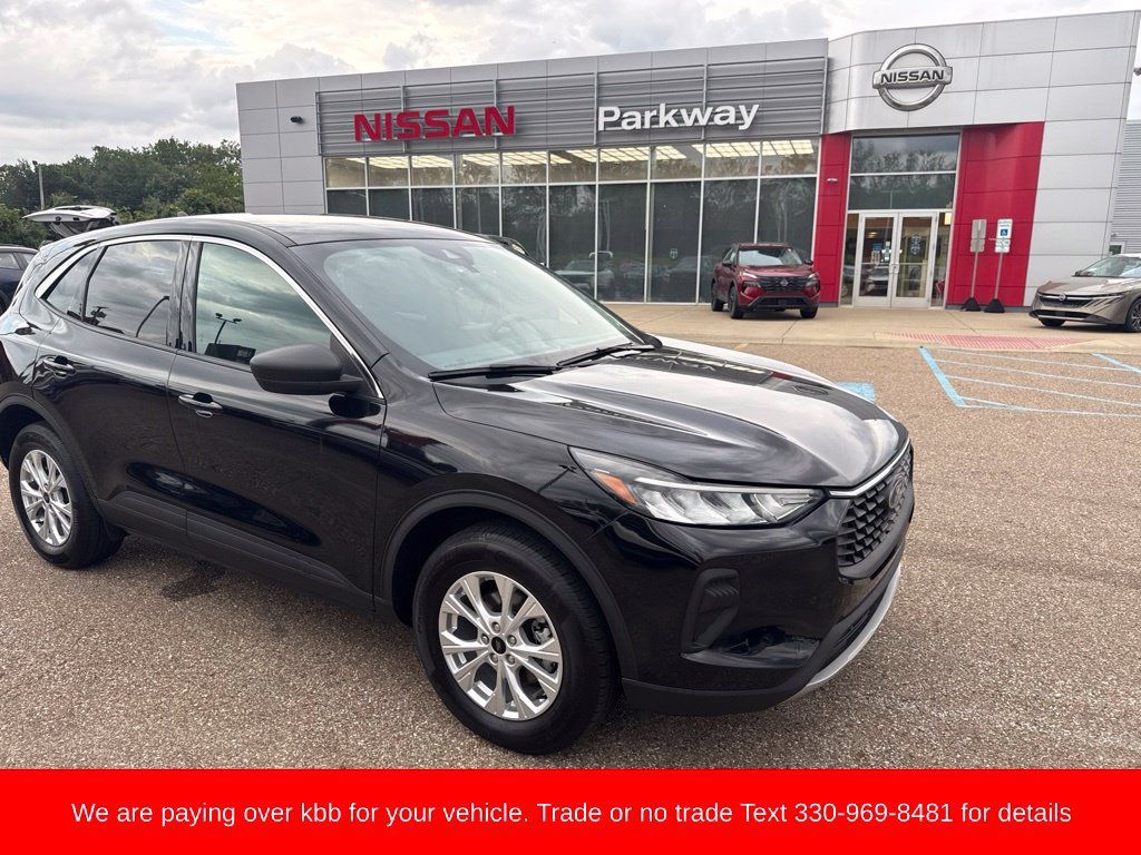 Used 2024 Ford Escape Active AWD/4WD image 2