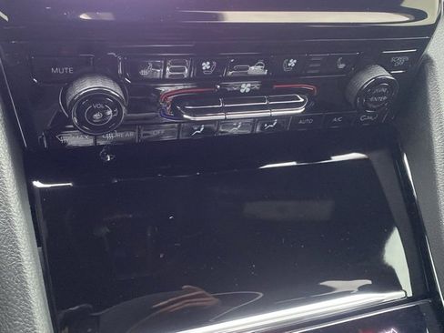 New 2025 Jeep Grand Cherokee L Overland w/ Advanced Protech Group III image 24