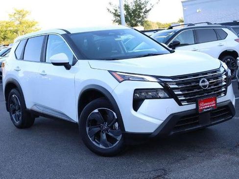 Certified 2026 Nissan Rogue SV FWD image 2