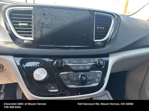 Used 2023 Chrysler Pacifica Touring-L FWD image 24