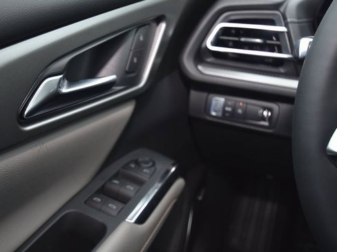 New 2026 Chevrolet Traverse LT w/ Enhanced Driving Package image 15