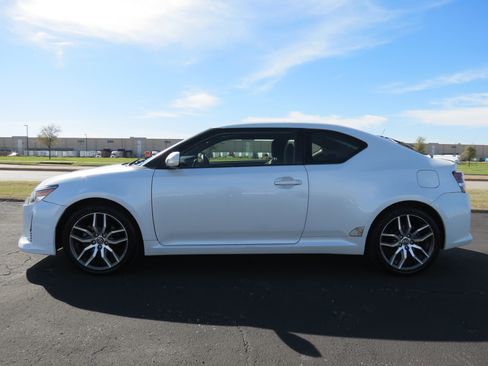 Used 2016 Scion tC 2dr HB Man (Natl) image 3