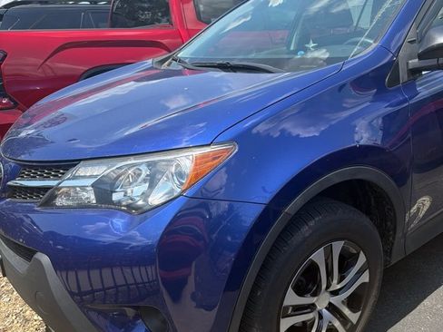 Used 2015 Toyota RAV4 LE w/ Four Season Floor Mat Package AWD/4WD image 4