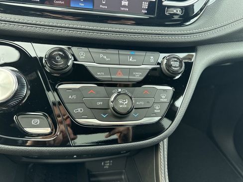 New 2026 Chrysler Pacifica Limited w/ Uconnect Theater Family Group image 74