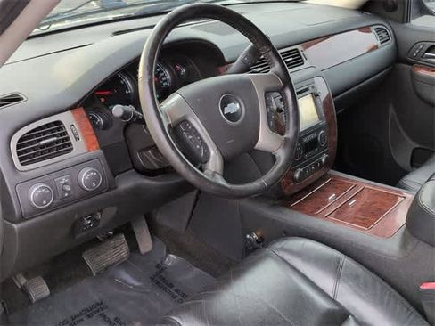 Used 2013 Chevrolet Avalanche LTZ image 10