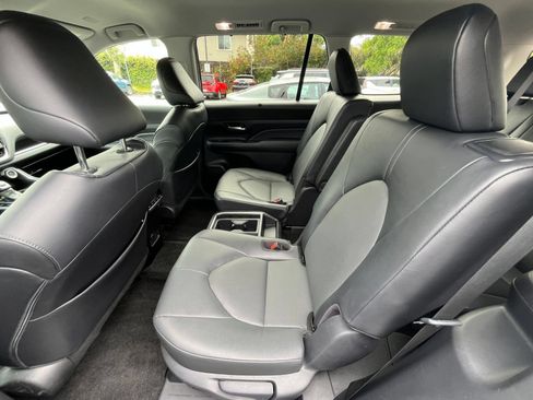 Used 2025 Toyota Grand Highlander FWD image 27
