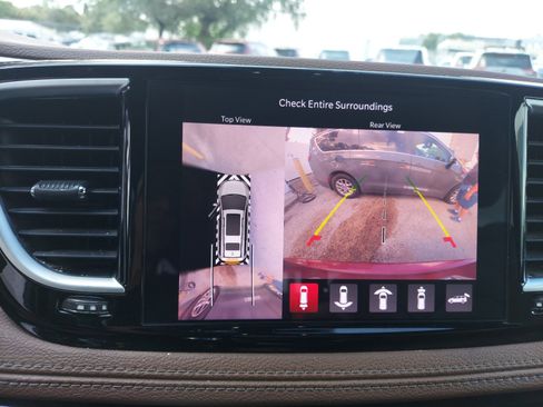 Used 2021 Chrysler Pacifica Limited w/ Uconnect Theater Family Group AWD/4WD image 15