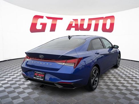 Used 2023 Hyundai Elantra SEL w/ Convenience Package FWD image 4