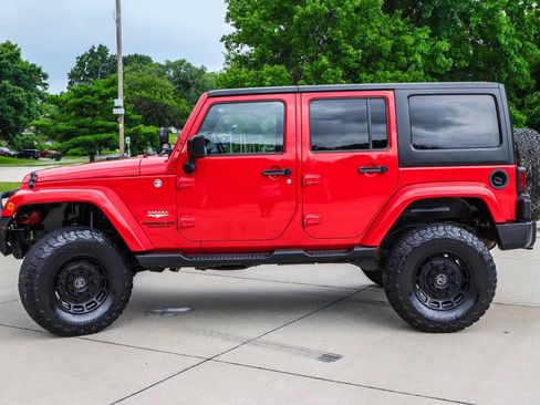 Used 2015 Jeep Wrangler Unlimited Sahara w/ Connectivity Group AWD/4WD image 4