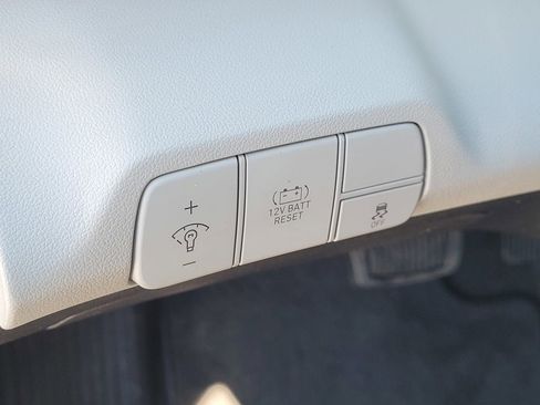 Used 2025 Hyundai Elantra Limited FWD image 17