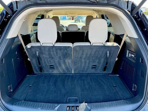 Used 2023 Ford Explorer XLT w/ Equipment Group 202A image 21