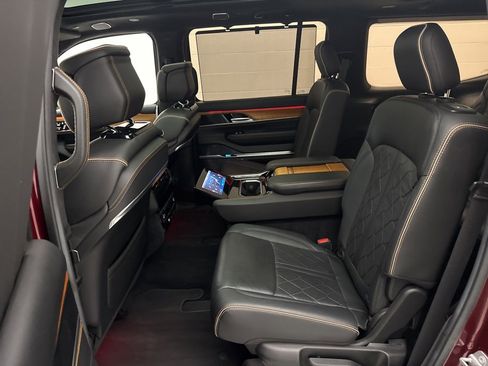 Used 2022 Jeep Grand Wagoneer Series III image 66