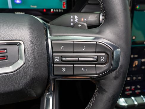 Used 2026 GMC Acadia Elevation w/ Elevation Premium Package FWD image 25