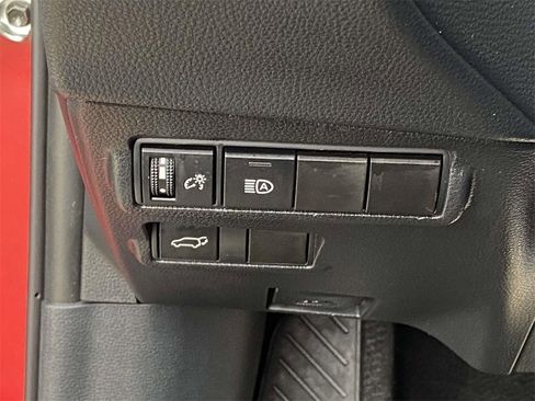 Used 2023 Toyota Corolla Cross XLE image 28