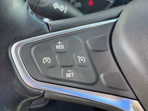 Used 2018 Chevrolet Equinox LT image 17