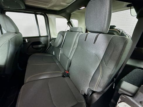 Used 2024 Jeep Wrangler Unlimited image 27