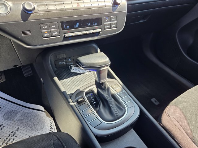 Used 2025 Hyundai Kona SEL FWD image 17