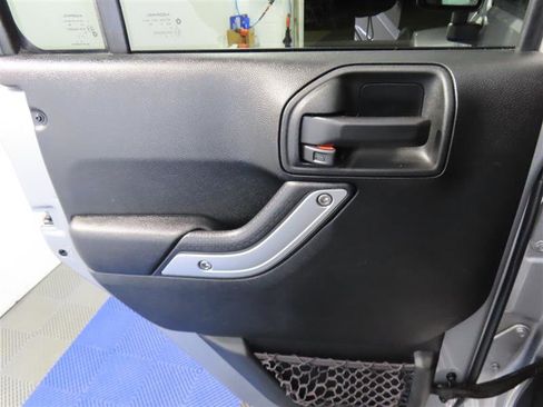 Used 2018 Jeep Wrangler Unlimited Sahara w/ Connectivity Group image 23