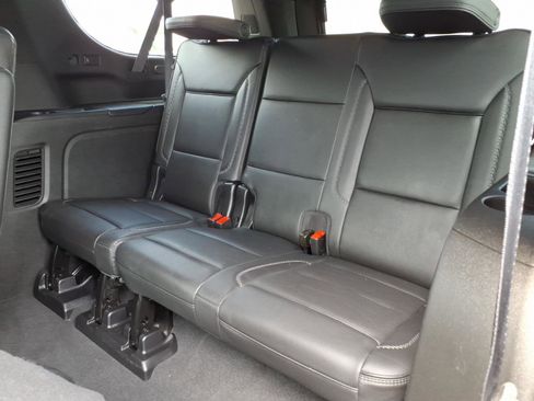 Used 2024 GMC Yukon XL Denali AWD/4WD image 11