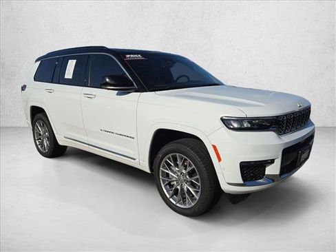 Used 2024 Jeep Grand Cherokee L Summit w/ Luxury Tech Group V AWD/4WD image 3