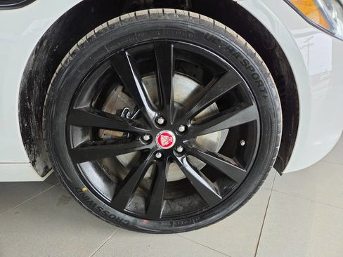 Used 2017 Jaguar XE Prestige RWD image 9
