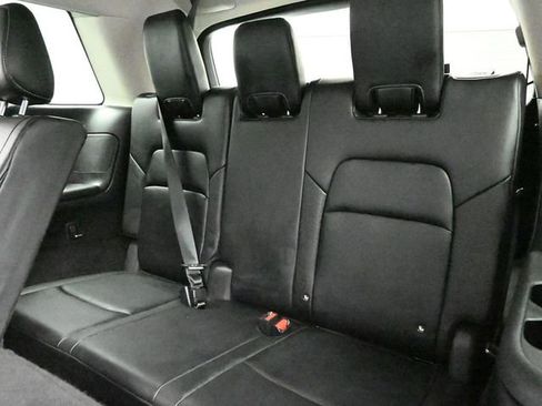 Used 2022 Nissan Pathfinder SL image 16