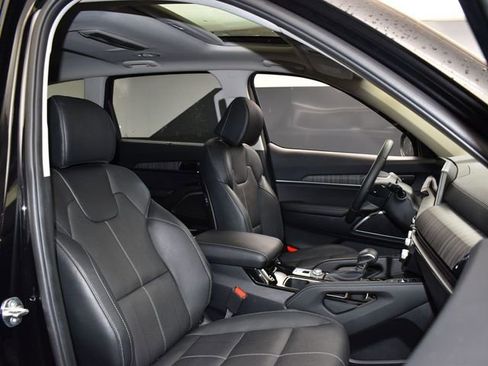 Certified 2025 Kia Telluride EX w/ EX Captain's Chair Package image 13