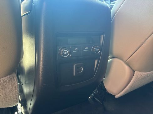 Used 2019 Buick Enclave Essence AWD/4WD image 21
