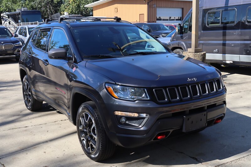 Used 2019 Jeep Compass Trailhawk w/ Leather Interior Group AWD/4WD image 1