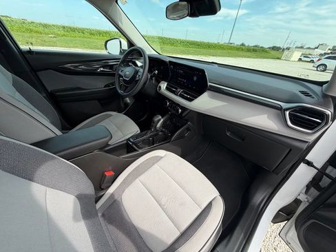 Used 2025 Chevrolet TrailBlazer LT FWD image 29